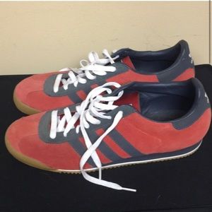 Mens Adidas retro barely worn, 10.5